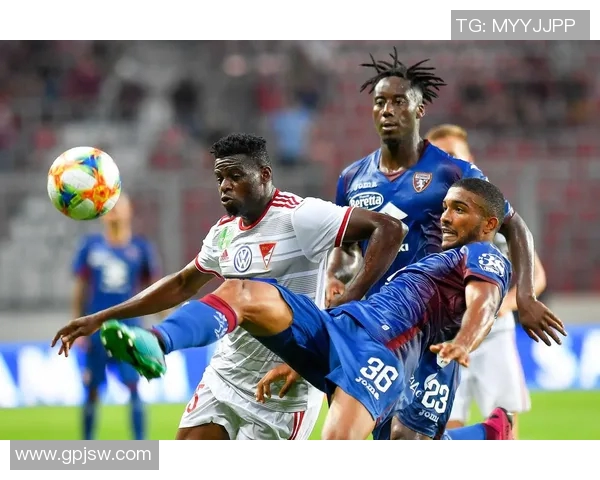 库克斯与德布勒森激战正酣谁能在这场较量中胜出