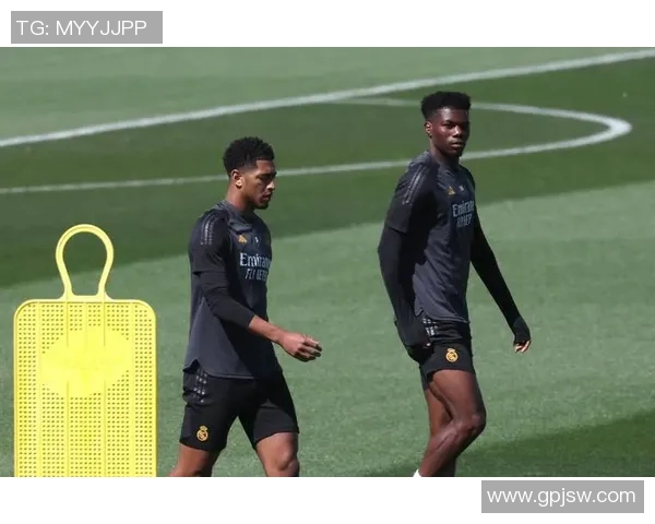 楚阿梅尼的崛起与挑战:探索他在足球世界中的影响与未来发展 楚阿梅尼的崛起与挑战:探索他在足球世界中的影响与未来发展