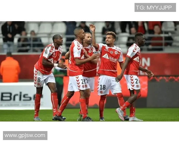 法甲联赛精彩对决斯特拉斯堡迎战兰斯全力争胜之战 法甲联赛精彩对决斯特拉斯堡迎战兰斯全力争胜之战