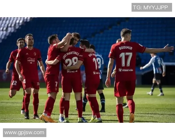 瓦斯尔与纳萨夫的激烈对决揭示了足球战术的魅力与团队合作的重要性 瓦斯尔与纳萨夫的激烈对决揭示了足球战术的魅力与团队合作的重要性