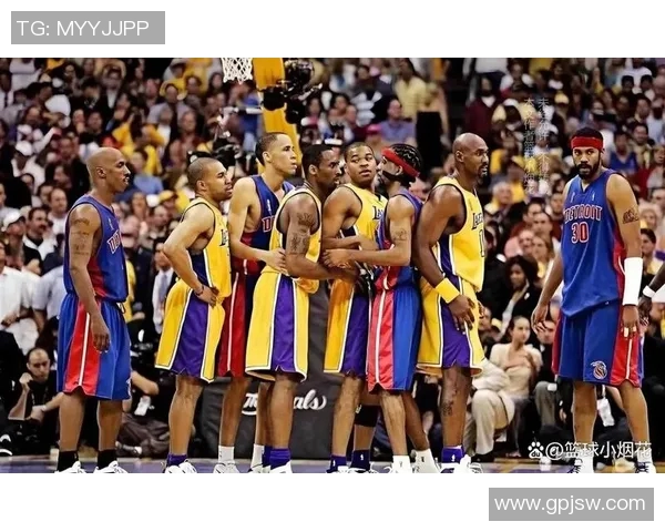 科比与考辛斯的巅峰对决:传奇球星的荣耀与挑战之路 科比与考辛斯的巅峰对决:传奇球星的荣耀与挑战之路