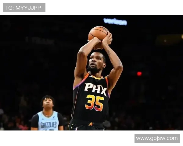 诺维斯基与杜兰特的巅峰对决：篮球巨星的荣耀与传奇之路