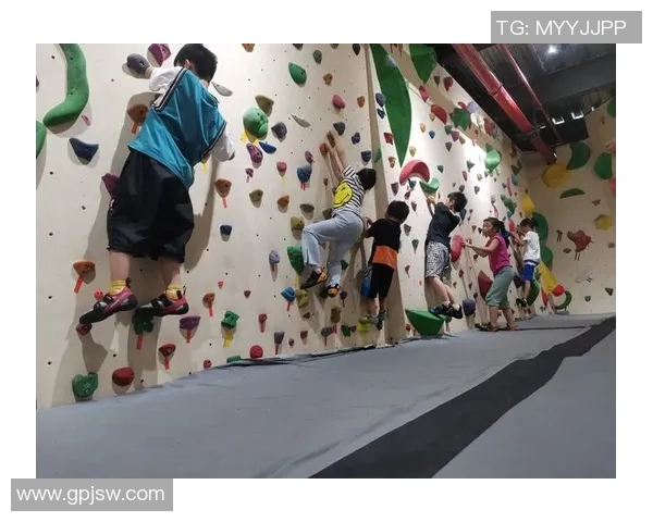 重庆滑板队在攀岩联赛中以89分稳居积分榜首位展现强劲实力