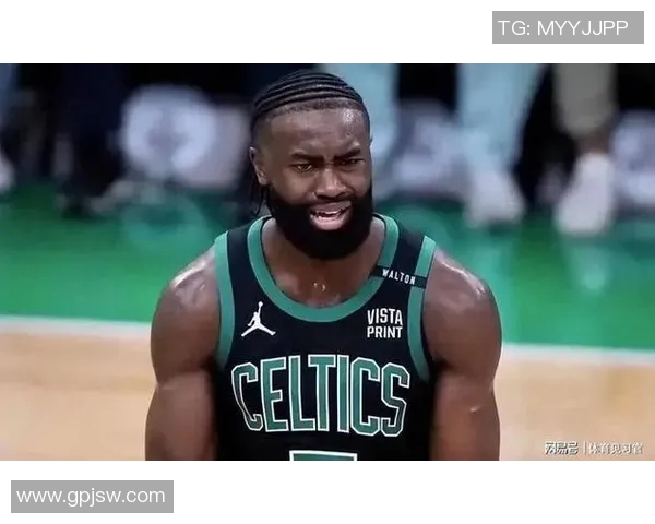 杰伦布朗如何在NBA赛场上展现领导力与全面技能的双重魅力